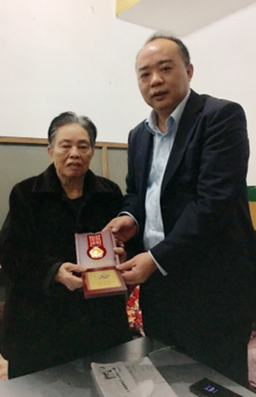我身边的英雄们