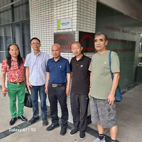 翰墨润校园 书法传经典 ——艺术大师马君声劳动节到广州科职大传经送宝