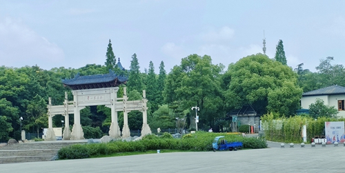 黄利玉:深耕职业装革新赛道 以匠心筑时尚温度